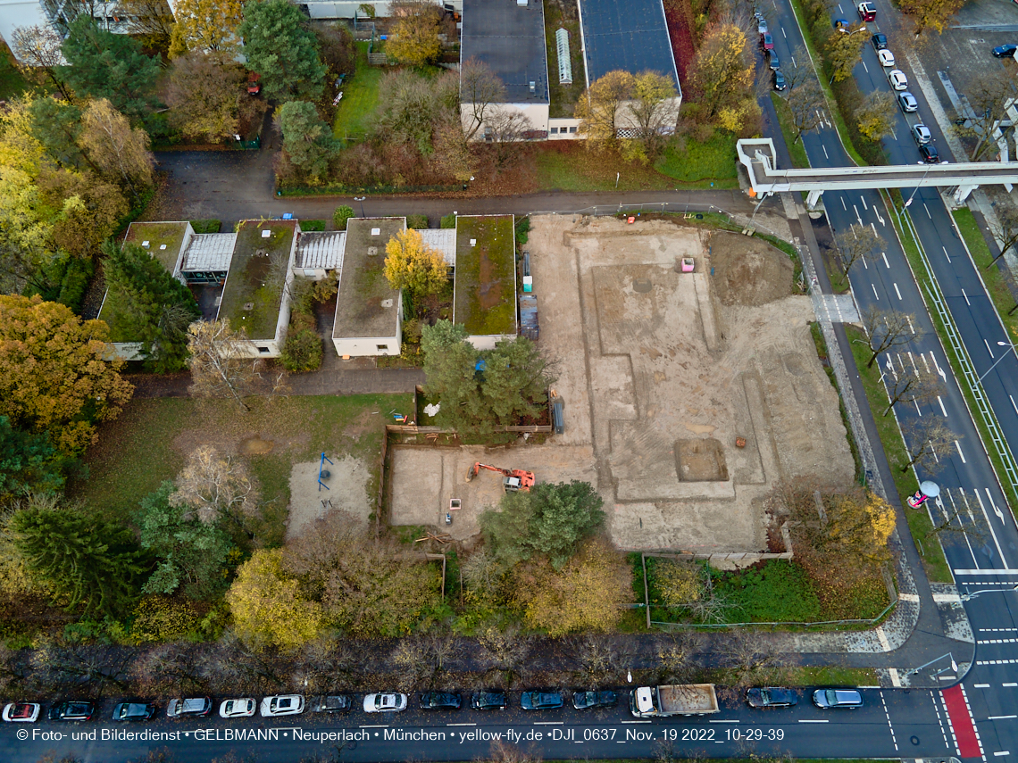 19.11.2022 - Luftbilder von der Baustelle an der Quiddestraße 'Haus für Kinder' in Neuperlach